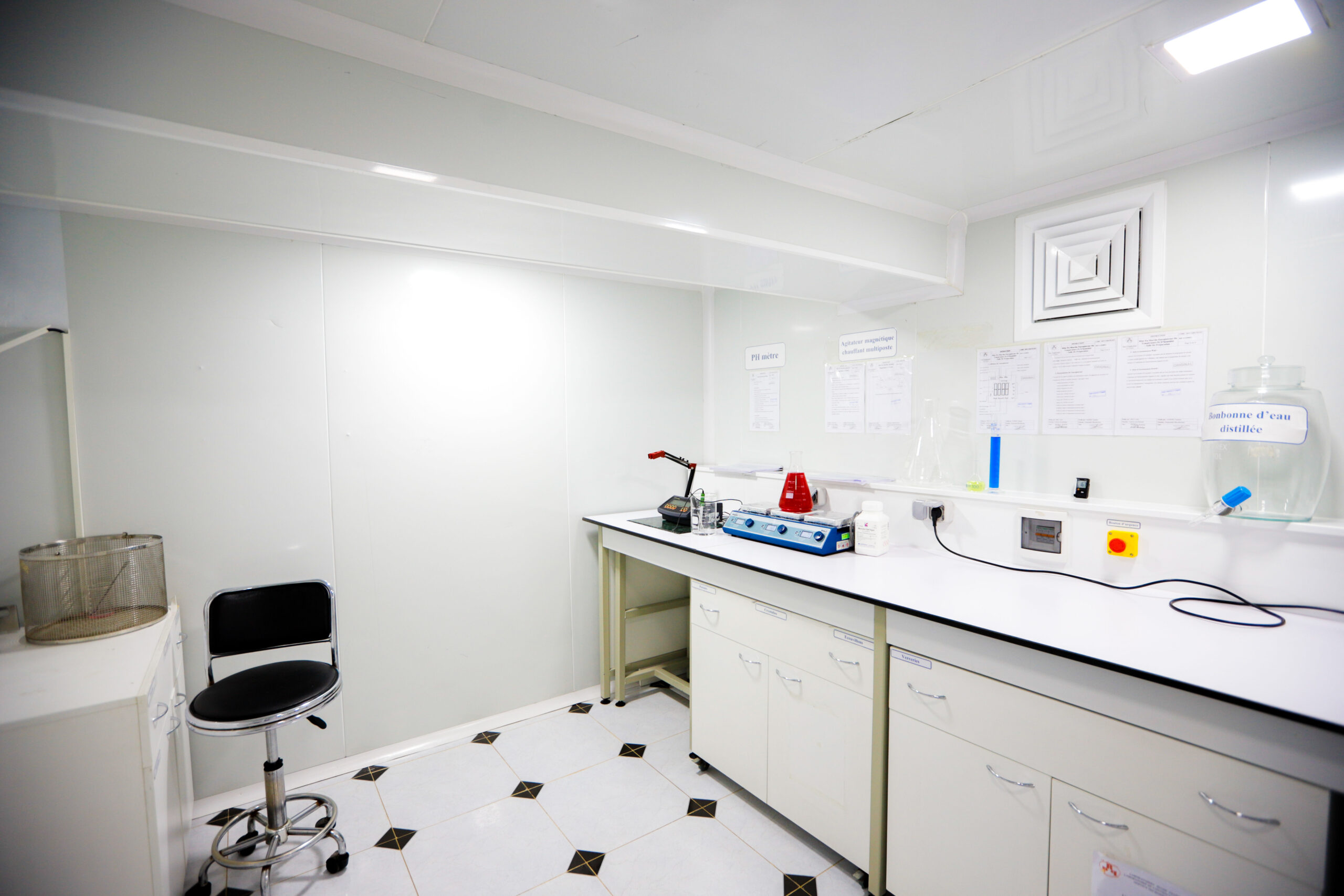 laboratoire d'analyse microbiologique riadhpharm