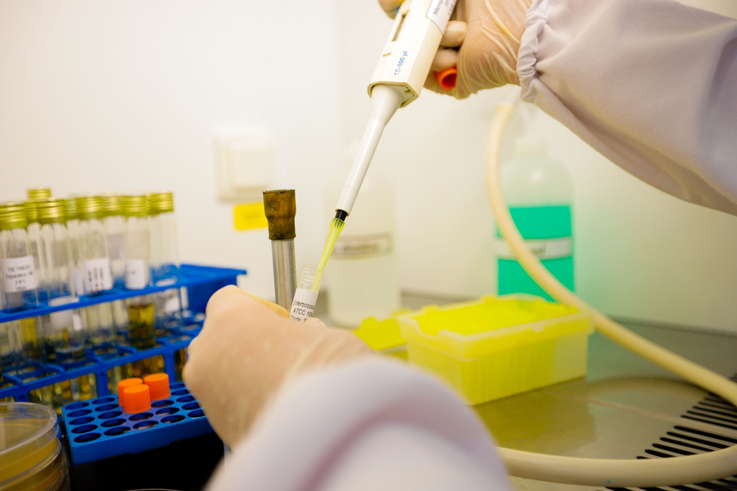 laboratoire d'analyse microbiologique riadhpharm