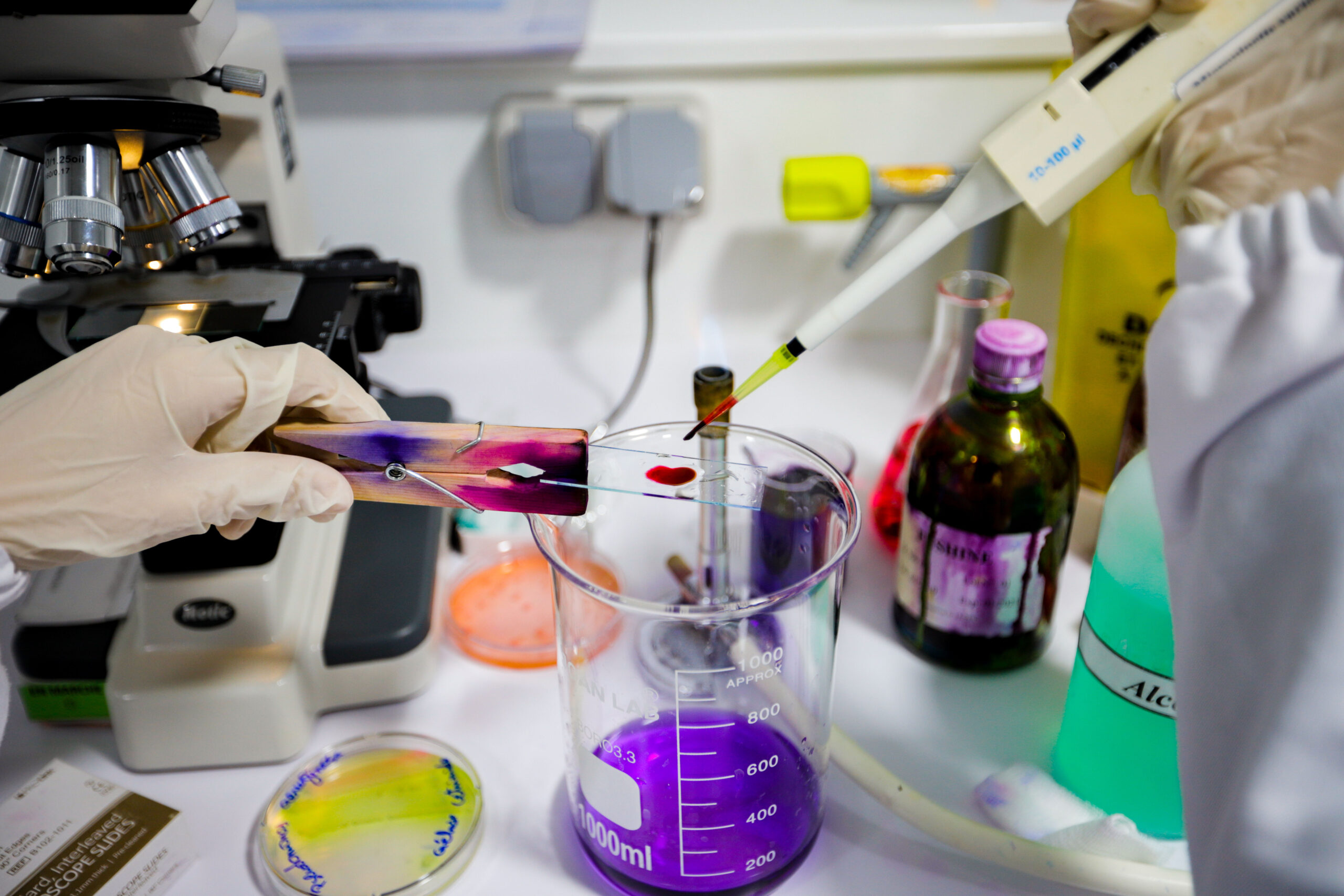 laboratoire d'analyse microbiologique riadhpharm